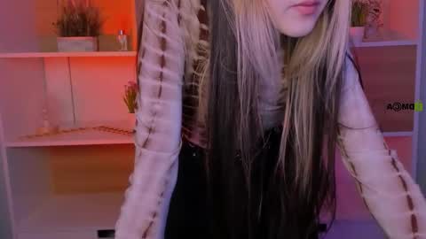 Snapshot of mia_moah chatting on 10.14.25 mia_moah online show from 10.14.25