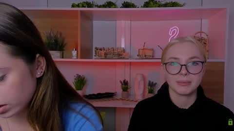 Snapshot of mia_moah chatting on 10.15.25 mia_moah online show from 10.15.25