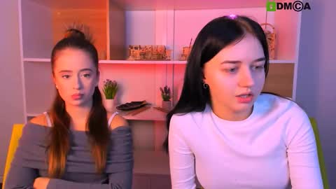 Snapshot of mia_moah chatting on 10.19.25 mia_moah online show from 10.19.25