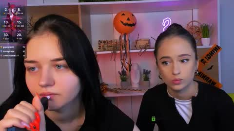 Snapshot of mia_moah chatting on 10.30.25 mia_moah online show from 10.30.25