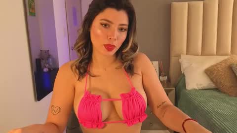 Mia Monroe online show from 11.20.25