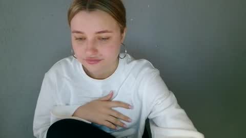 Snapshot of mia_moon27 chatting on 09.13.25 Mia online show from 09.13.25