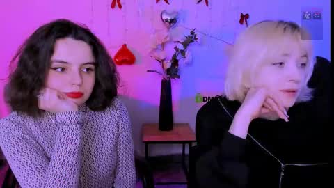 Snapshot of mia_mooon_ chatting on 04.15.26 mia_mooon_ online show from 04.15.26