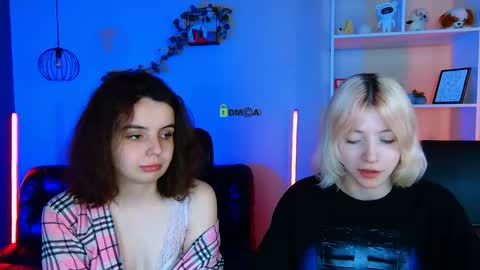 Snapshot of mia_mooon_ chatting on 05.28.26 mia_mooon_ online show from 05.28.26