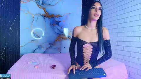 Mia online show from 09.11.25
