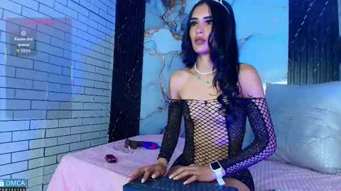 Mia online show from 09.15.25
