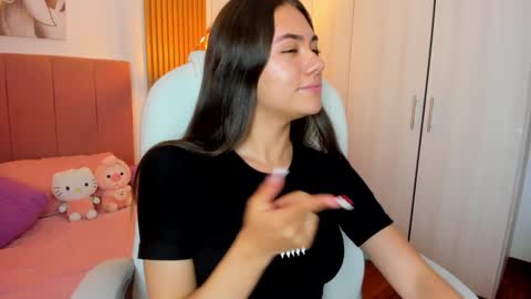 Snapshot of mia_nevaeh chatting on 01.07.25 Mia Nevaeh - follow me online show from 01.07.25