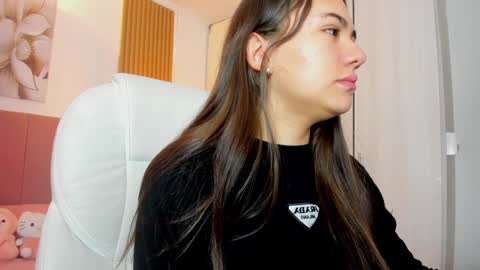 Snapshot of mia_nevaeh chatting on 01.11.25 Mia Nevaeh - follow me online show from 01.11.25