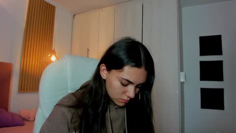 Snapshot of mia_nevaeh chatting on 01.12.25 Mia Nevaeh - follow me online show from 01.12.25