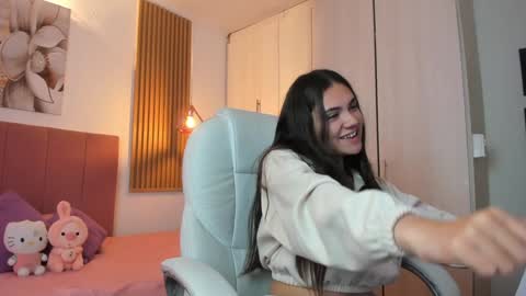 Snapshot of mia_nevaeh chatting on 02.01.25 Mia Nevaeh - follow me online show from 02.01.25