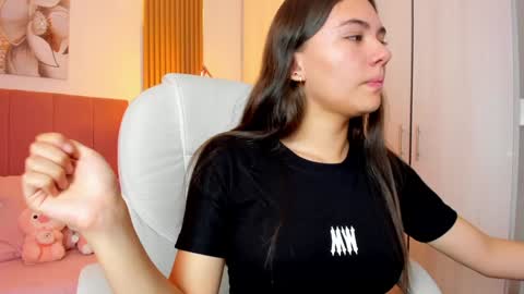 Snapshot of mia_nevaeh chatting on 02.04.25 Mia Nevaeh - follow me online show from 02.04.25