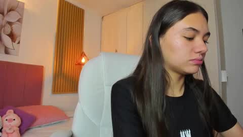 Snapshot of mia_nevaeh chatting on 03.11.25 Mia Nevaeh - follow me online show from 03.11.25