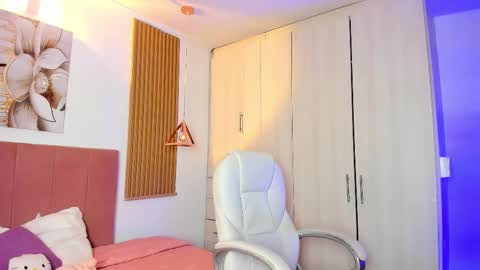 Snapshot of mia_nevaeh chatting on 10.19.25 Mia Nevaeh - follow me online show from 10.19.25