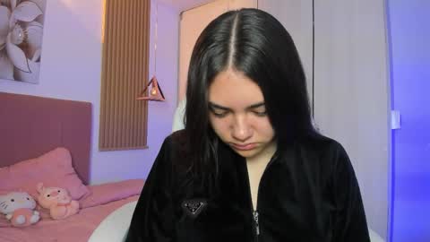 Snapshot of mia_nevaeh chatting on 10.21.25 Mia Nevaeh - follow me online show from 10.21.25