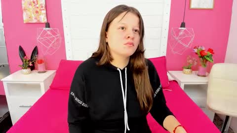 Mia  online show from 11.24.25