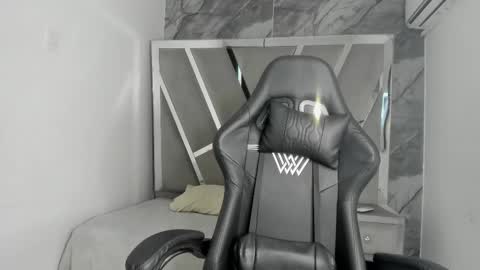 mia_petiteht online show from 03.05.26