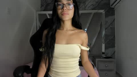 mia_petiteht online show from 05.08.26