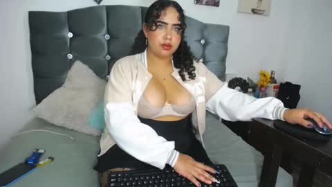 mia_pink19 online show from 11.19.25