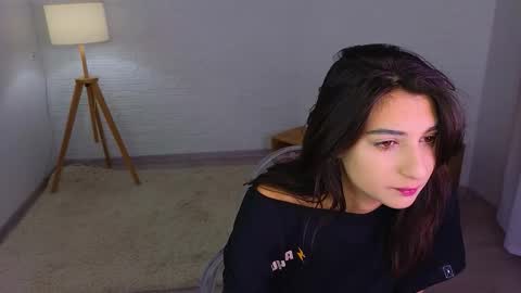 Snapshot of mia_purr chatting on 12.17.25 Mia online show from 12.17.25