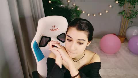 Snapshot of mia_purr chatting on 02.25.26 Mia online show from 02.25.26