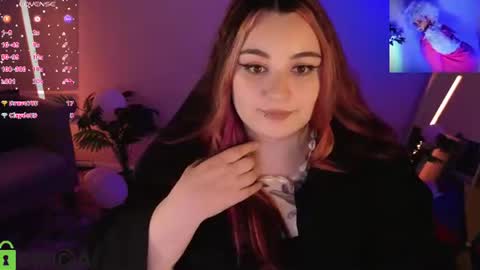 Snapshot of mia_r0ss chatting on 06.12.26 Mia online show from 06.12.26