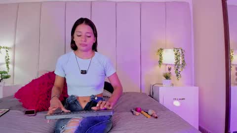 mia rousse25 online show from 09.18.25