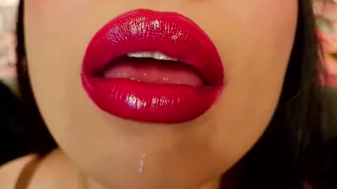 Mia online show from 11.23.25