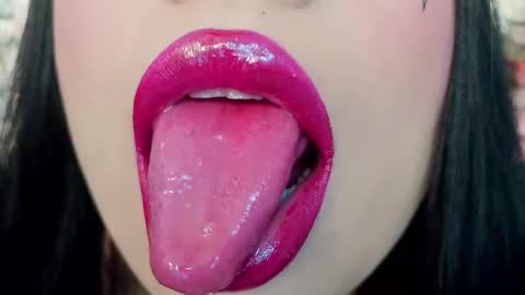 Mia online show from 11.23.25