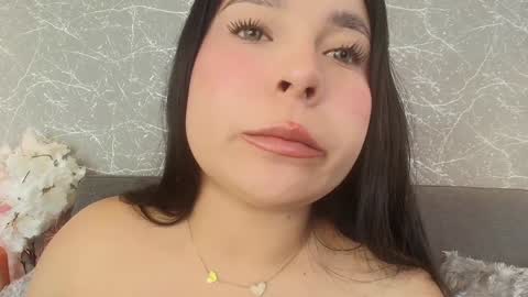 Mia Roux online show from 01.10.25