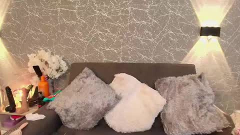 Mia Roux online show from 02.09.25