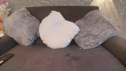 Mia Roux online show from 03.12.25