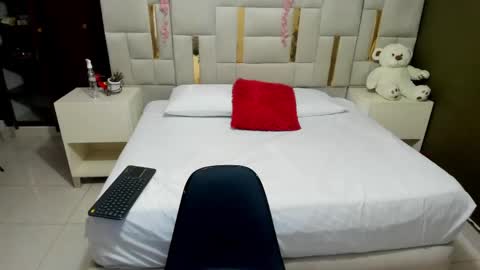 MIA HOT online show from 04.25.26