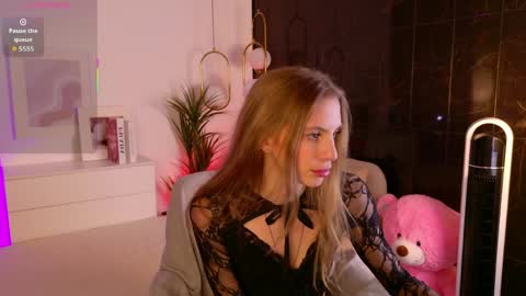 Mia online show from 04.03.26