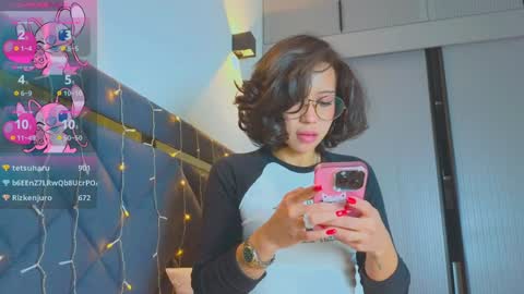 Mia online show from 01.12.25