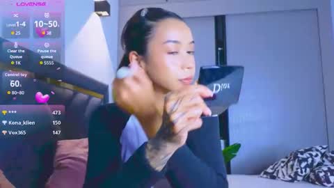 Mia online show from 10.17.25