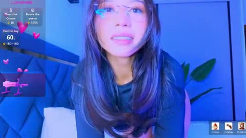Snapshot of mia_sirenia chatting on 05.15.26 Mia online show from 05.15.26