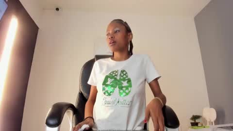 Snapshot of mia_smith_x chatting on 03.05.25 mia_smith_x online show from 03.05.25