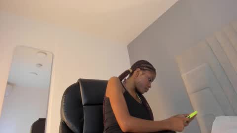 Snapshot of mia_smith_x chatting on 03.11.25 mia_smith_x online show from 03.11.25