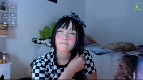 Snapshot of mia_starss chatting on 10.28.25 Mia  online show from 10.28.25