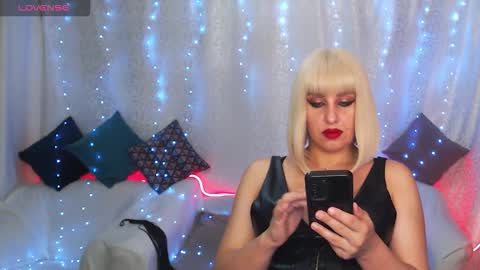Snapshot of mia_sunn chatting on 09.11.25 mia_sunn online show from 09.11.25