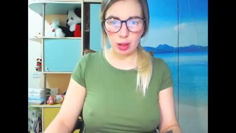 Mia. online show from 11.21.25