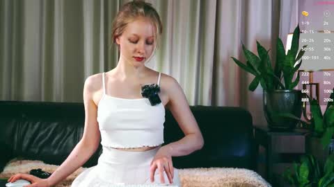 Mia online show from 09.19.25