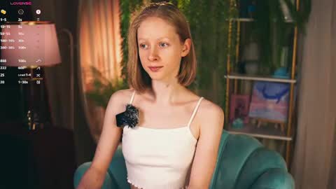 Snapshot of mia_vebes chatting on 07.21.26 Mia online show from 07.21.26