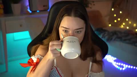 VixenMia online show from 02.11.25