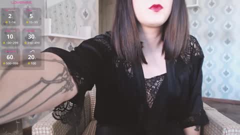mia_wallase online show from 12.08.24