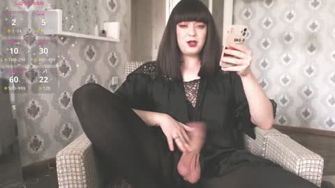 mia_wallase online show from 01.07.25