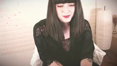 mia_wallase online show from 09.09.25