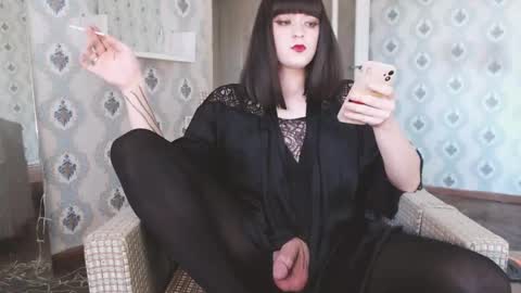 mia_wallase online show from 05.12.26