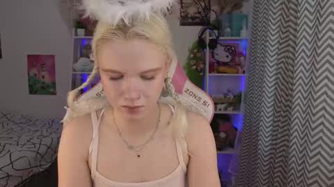 Snapshot of mia_waterlily chatting on 06.05.26 Mia online show from 06.05.26