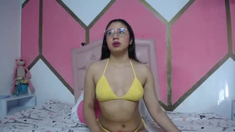 Mia online show from 12.17.25